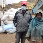 Mihret Mitiku y Asmaru, un alumno de la escuela Sona. Ayuda alimentaria Etiopía Covid-19 Ayuda alimentaria Etiopía Covid-19